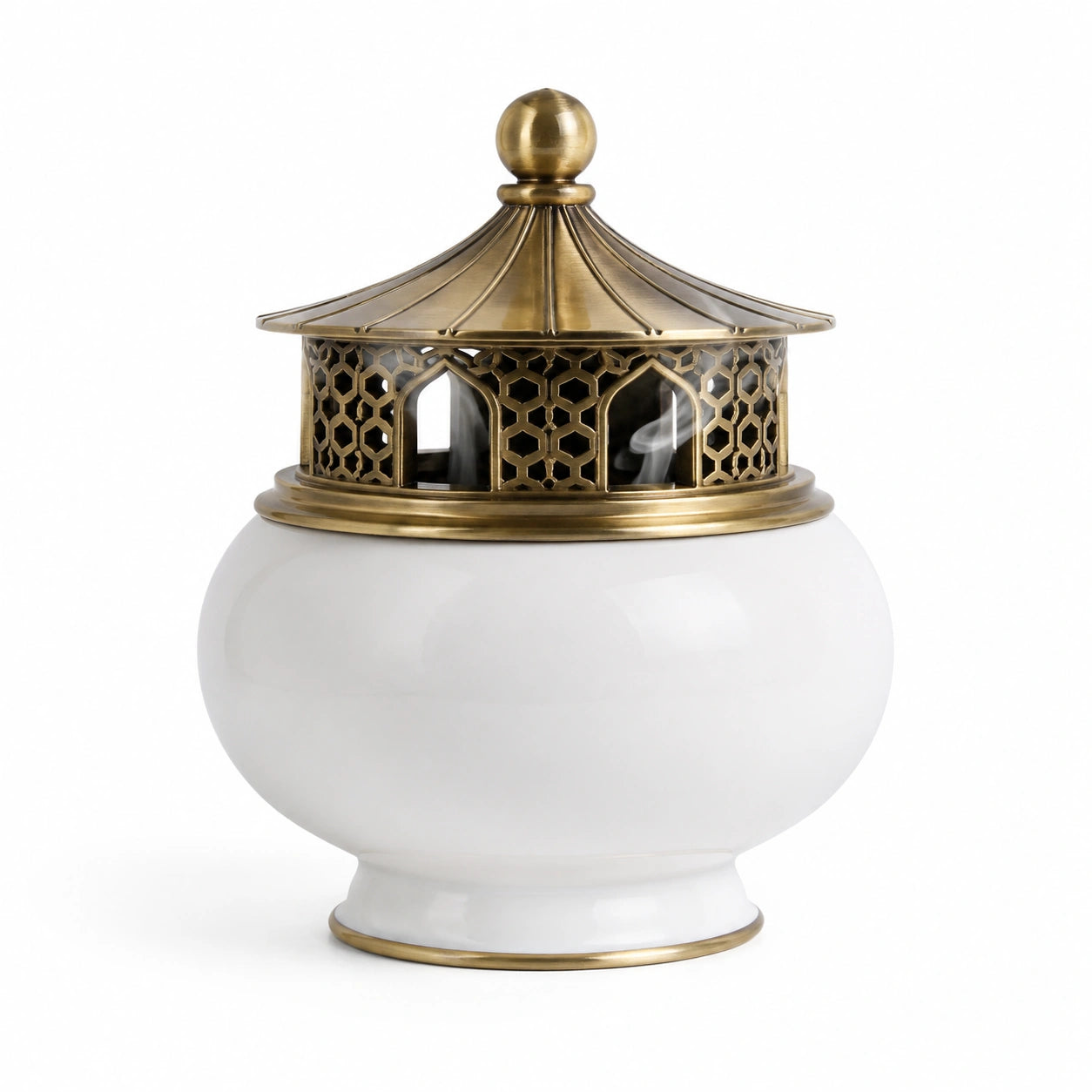 Weißes Keramik-Räuchergefäß mit Messingdeckel im traditionellen Design
