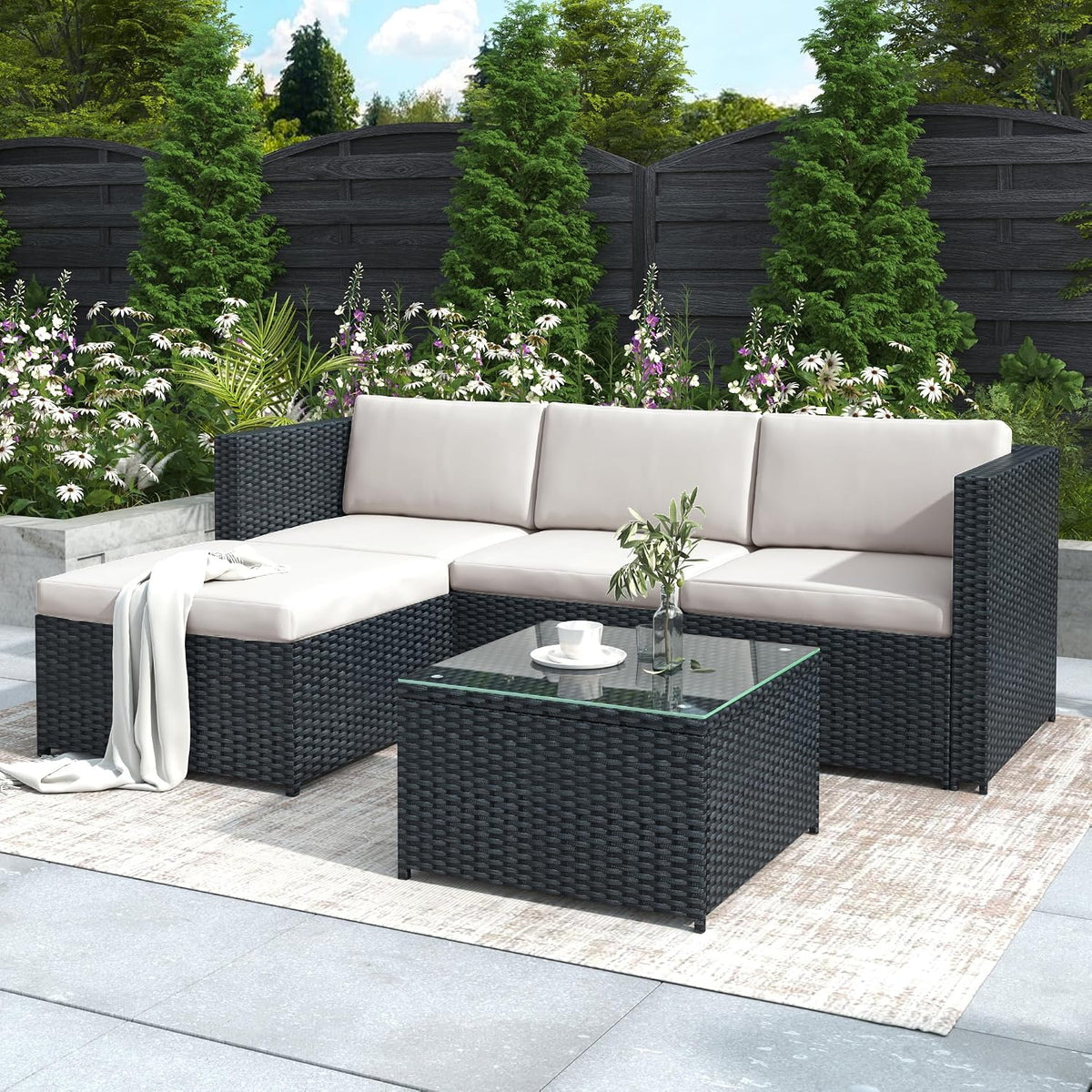 Sofa Terahanda, Schwarz, Polyrattan garnitur, Lounge-Gartenmöbel, Couchgarnitur mit Sitz- und Rückenkissen, Lounge-Tisch mit Glasplatte