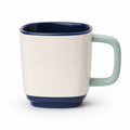 Quadratische Keramiktasse Beige und Blau mit ergonomischem Griff